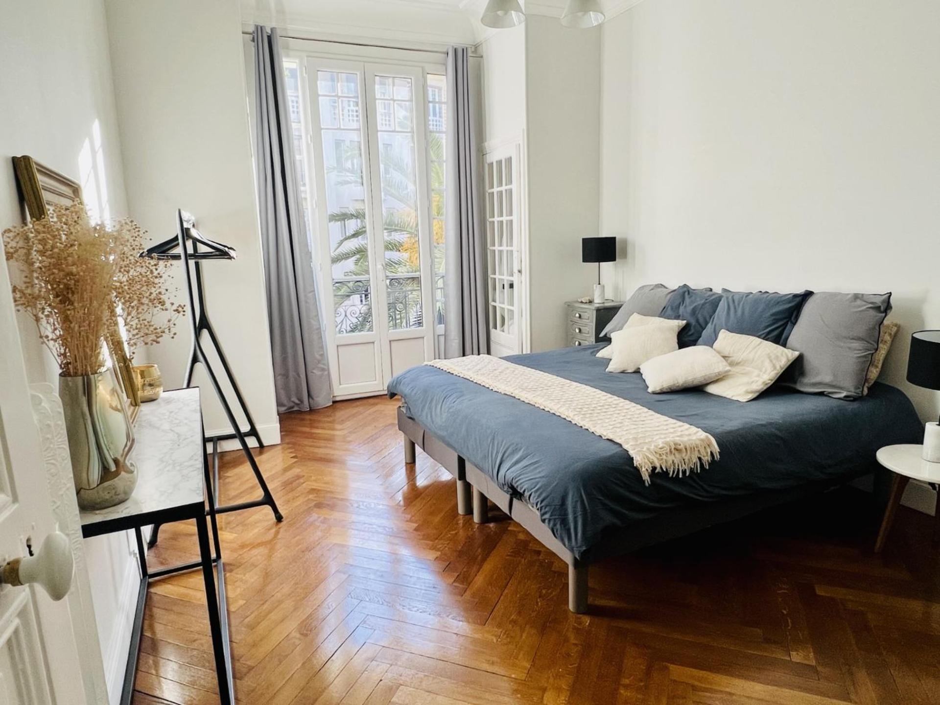 Luxueux 115m2, 3 Centre Avec Parking A 5 Min -climatisation Nizza