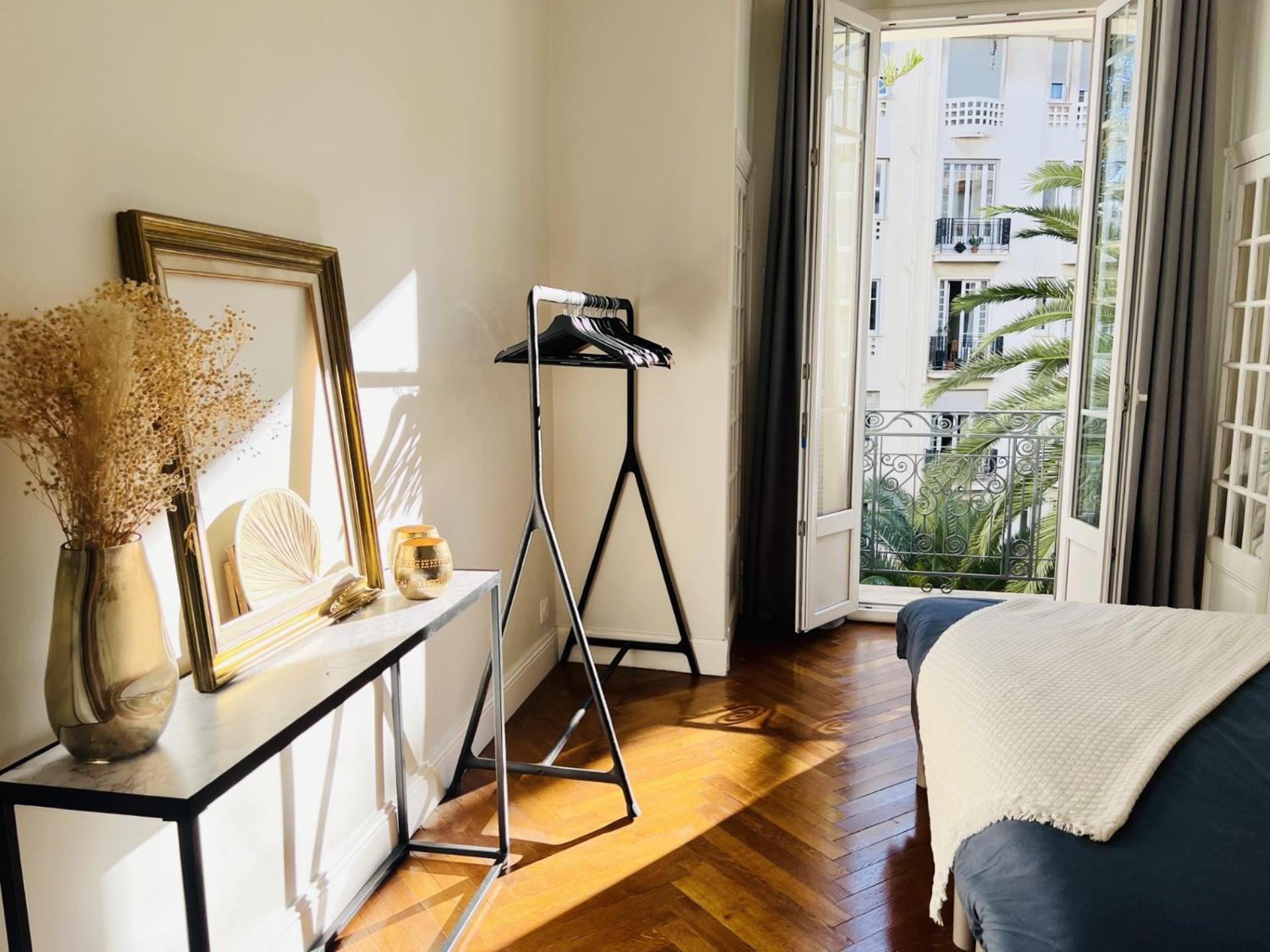 Luxueux 115m2, 3 Centre Avec Parking A 5 Min -climatisation Appartamento