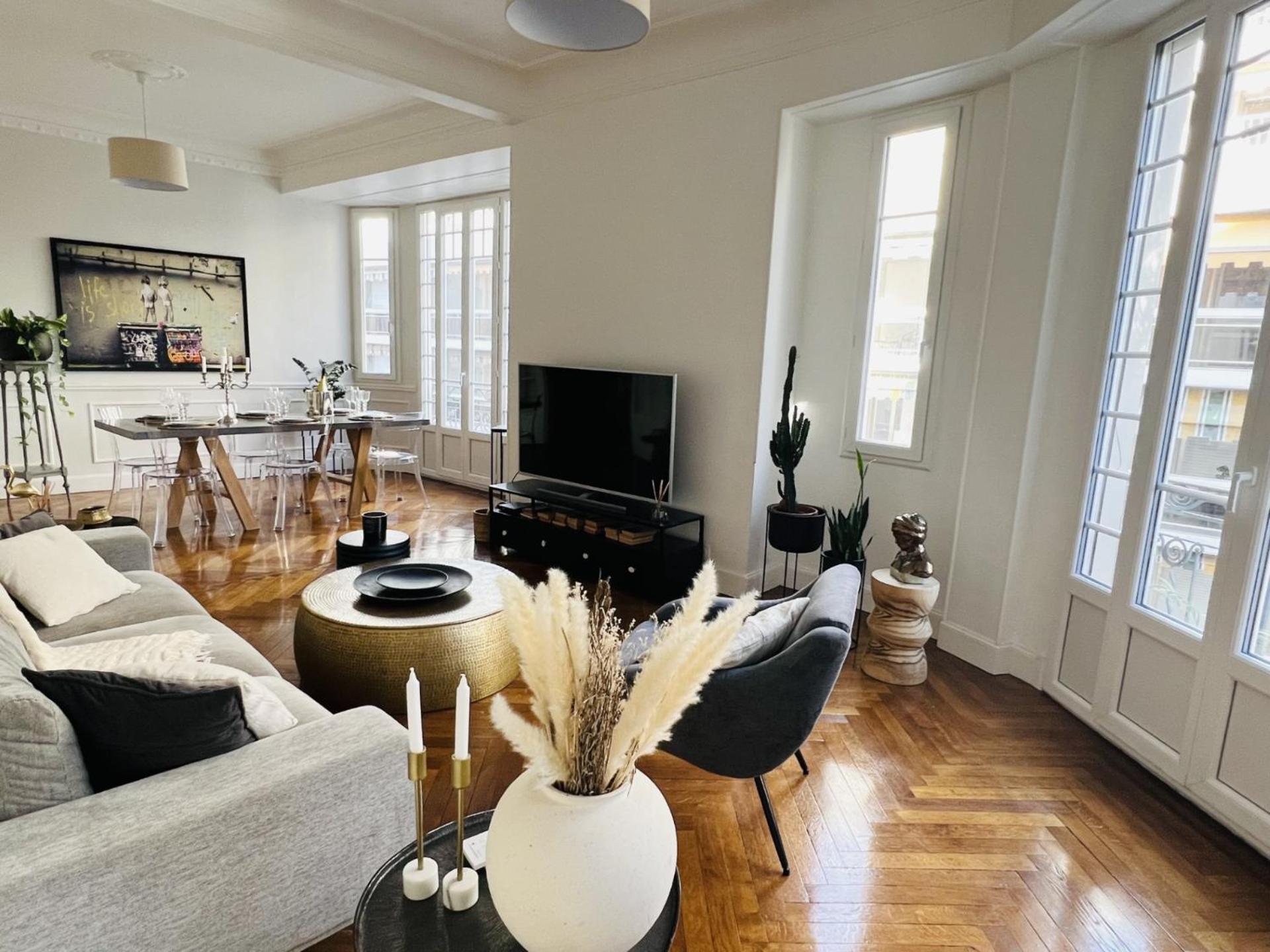 Luxueux 115m2, 3 Centre Avec Parking A 5 Min -climatisation *